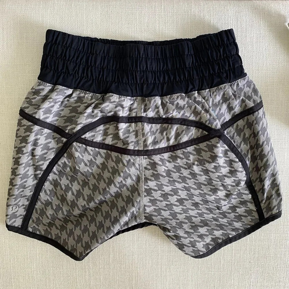 LULULEMON Tracker Short II *2-way Stretch Size 4 Houndstooth Jacquard Black Gray - Picture 3 of 8